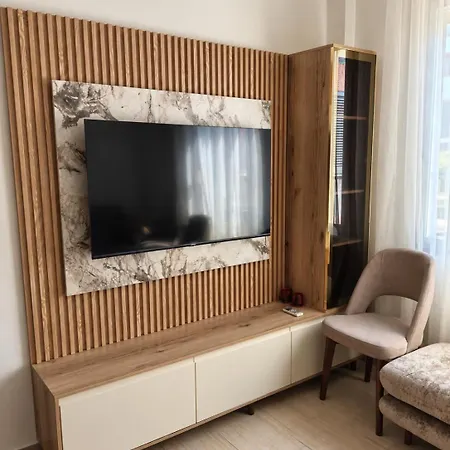1br, 3 Min To Skanderbeg Square Tirana