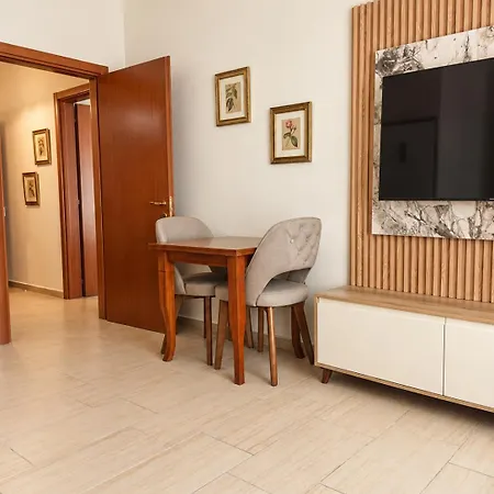 1br, 3 Min To Skanderbeg Square Apartment *