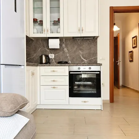 1br, 3 Min To Skanderbeg Square Apartment