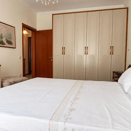1br, 3 Min To Skanderbeg Square Apartment